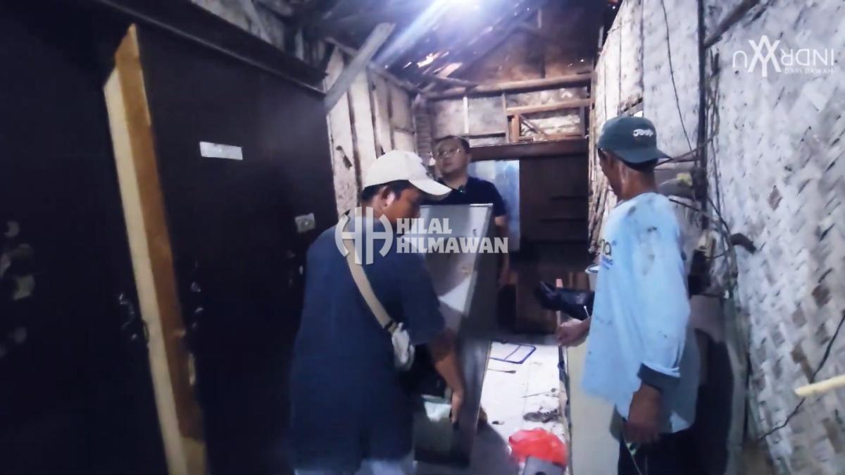 Wujudkan Hunian Layak, Anggota DPRD Hilal Hilmawan Bedah Rumah Warga di Lemahmekar