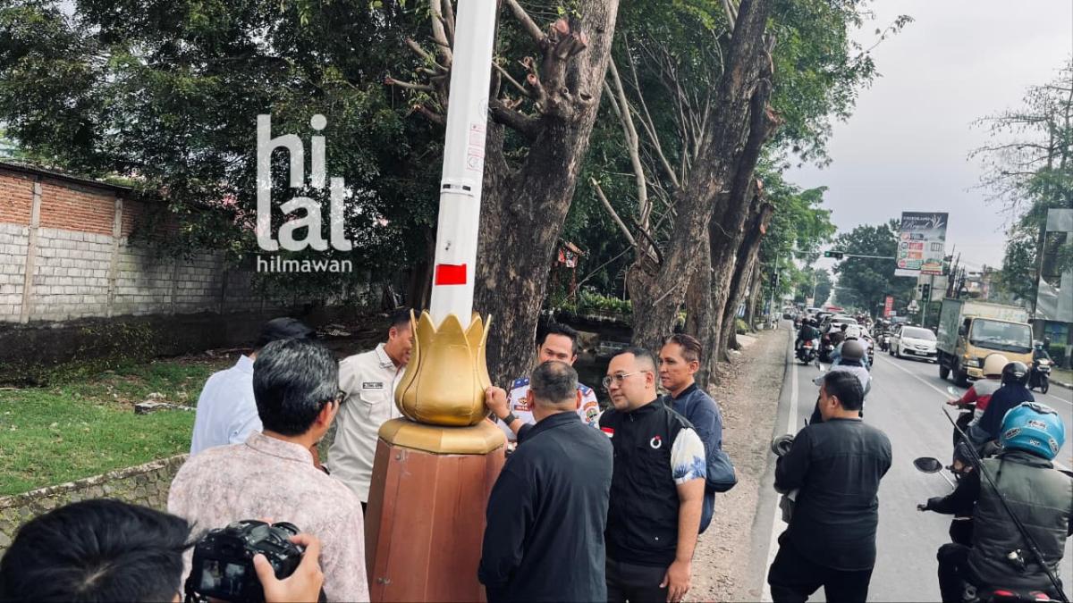 Tingkatkan Keamanan Jalan, Anggota DPRD Jabar Hilal Hilmawan Tinjau Pemasangan PJU di Kota Cirebon